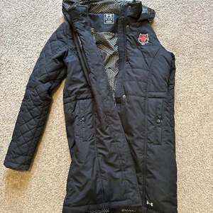 Women’s Under Armour Puffer Coat Size XS Arkansas State— In GREAT Condition! - Picture 1 of 6