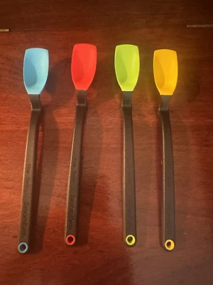 Juegos de cucharas raspadoras Dreamfarm para sentarse con diferentes colores. NUEVO Foto 1 de 2