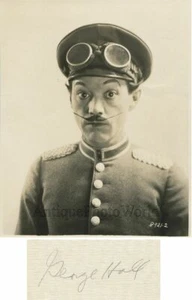 Schauspieler George Hall in Militär Rennuniform Spaß Antik Foto - Bild 1 von 1
