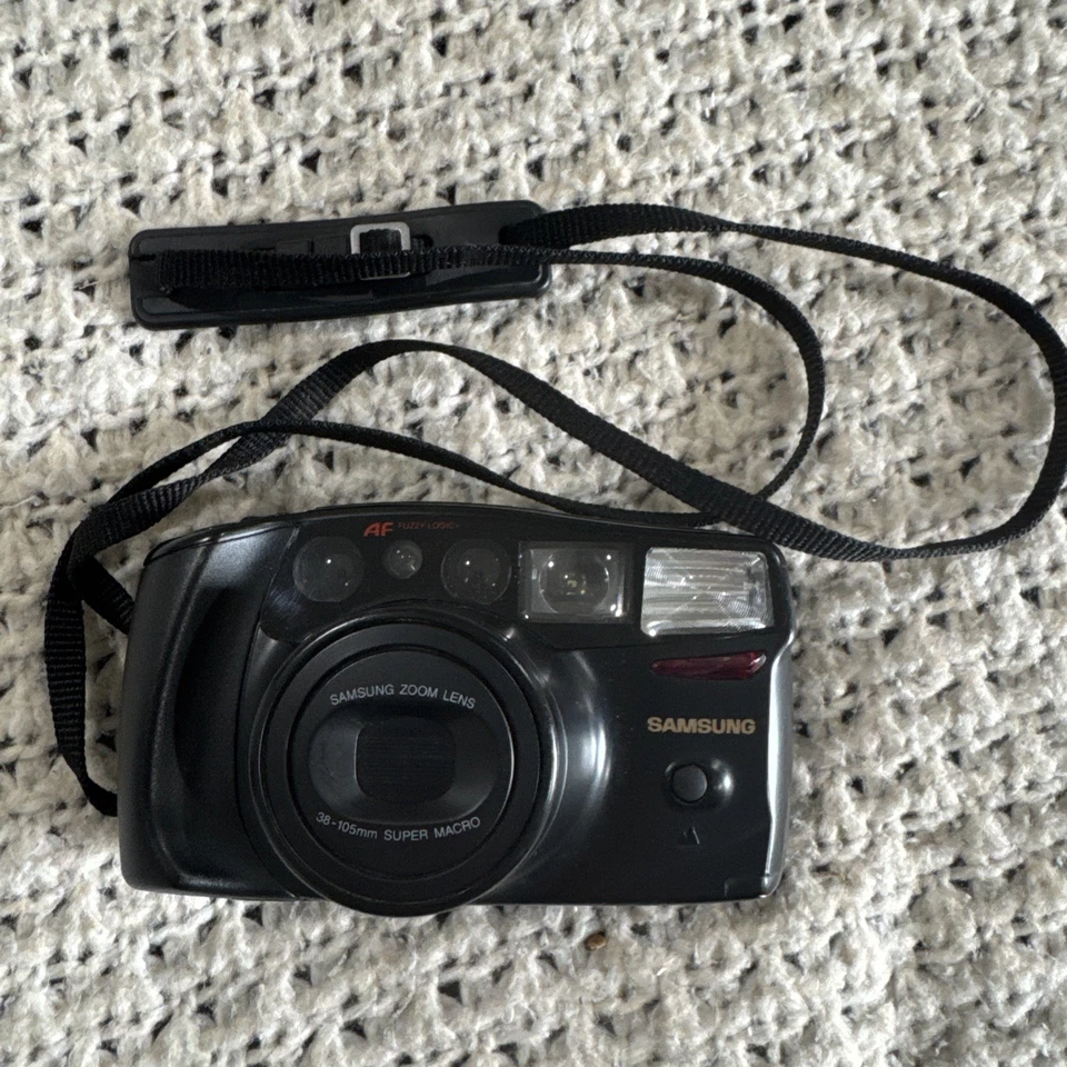 Cámara fotográfica compacta Samsung Máxima Zoom 105 35 mm - negra sin probar. Foto 1 de 4