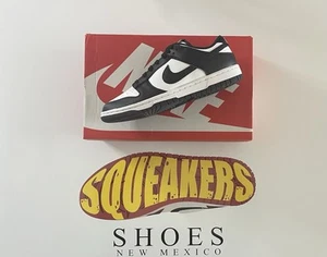 Taglia W 8,5 - Nike Dunk Low Nero Bianco (Panda) DD1503 101 - Foto 1 di 8