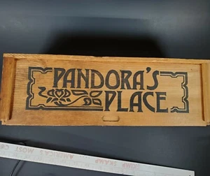 Pandora's Place Weinkästchen Sammlerstück Deko Bar Deckel leicht gebraucht Alkohol - Bild 1 von 9