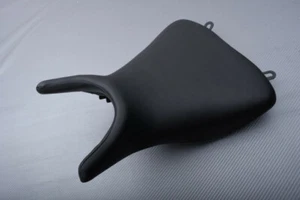 Front / Riders / Driver Seat OEM Type YAMAHA YZF R3 YZF-R3 RH12 2019-2022 - Picture 1 of 3