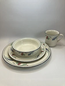 Lenox "Mohnblumen auf blau" 4-teiliges Gedeck: 2 Teller + Schüssel + Becher (mehrere verfügbar) - Bild 1 von 17