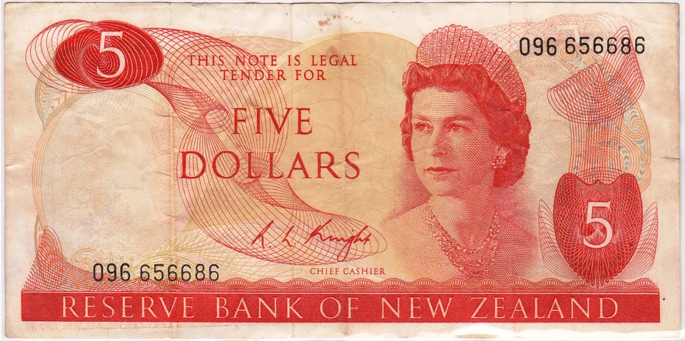 Mazuma *F2035 New Zealand Queen Elizabeth QEII 1967-81 $5 096 656686 GVF - Image 1 of 2