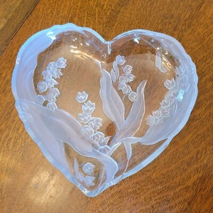Savior Vivre Crystal Heart Platter Lily Of The Valley Clear Frosted Glass 10" - Picture 1 of 9