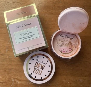 DAÑADO Too Faced Dew You Fresh Glow Translúcido Ajuste Polvo Caramelo Radiante - Imagen 1 de 1