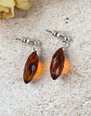 Pendientes ámbar báltico: ámbar marrón facetado con diamantes, broche de plata de ley Foto 1 de 4