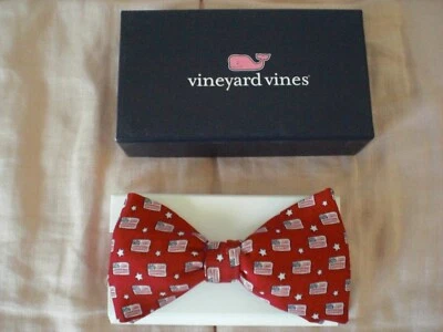 Pajarita preatada Vineyard Vines icónica “Flag & Stars”, nueva con etiquetas - roja Foto 1 de 4