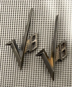 (2) Mopar 1955 Dodge Custom Royal Quarter Panel V8 emblema DCPD 1599091 - Imagen 1 de 17