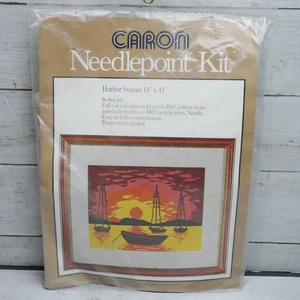 Vintage #4590 Caron Needlepoint Crewel Kit “Harbor Sunset” 14”X11” 1977 SIGILLATO - Foto 1 di 7