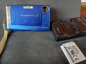 Fujifilm FinePix Z Series Z10fd 7.2MP Digital Camera Blue. Working - Picture 1 of 6