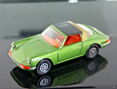 VINTAGE CORGI TOYS 1:43  #382 PORSCHE TARGA 911S GREEN WHIZZWHEELS OPENING DOORS - Image 1 of 4