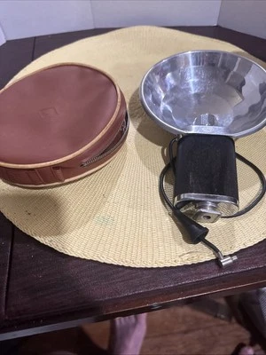 AGFA Flash Unit with Bulb Reflector and Case Vintage Photo Accessory Germany - Image 1 of 4