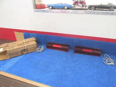 Chrysler Newport 1968 (excepto vagón) lentes de luz trasera izquierda y derecha nos Mopar 1217 Foto 1 de 4