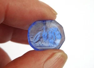 CYBELE EARTH GODDESS (chipped) baby blue Venetian glass Cameo*octagonal*16x12mm - Picture 1 of 10