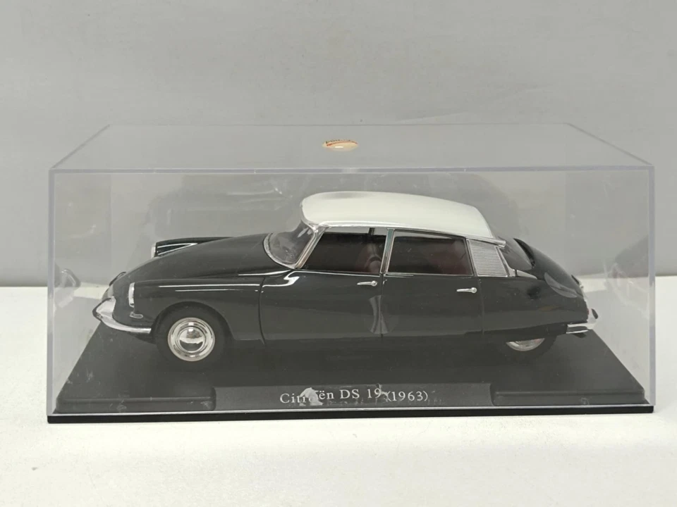 Citroen DS 19 Bicolore 1963 - Edicola Leo Models Auto vintage 1:24 Usato in Teca - Immagine 1 di 4