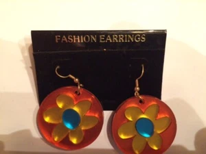 Cute Pair of Flower Acrylic Pierced Earrings - Picture 1 of 1
