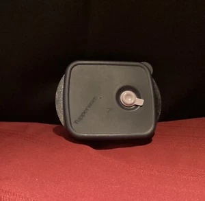 Tupperware Vent n Serve Mikrowellenbehälter blau quadratisch 2 1/2 Tassen 600ml Deckel - Bild 1 von 1