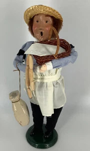BYERS CHOICE 1995 CAROLERS CARTCHER MAN CON SALCHICHAS Y JAMÓN 13"" DE ALTO - Imagen 1 de 6