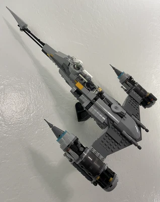 乐高® 75325 星球大战™ 曼达洛人 N-1 Starfighter™ 角度可调节壁挂式 — 第 1/4 张图片