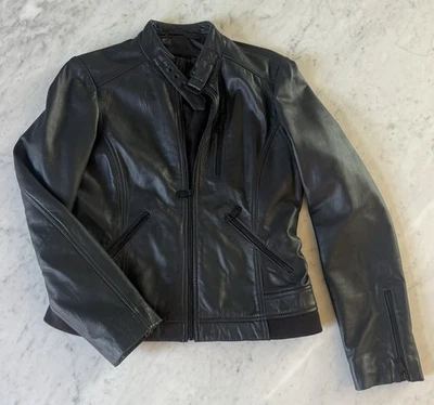 Chaqueta de motociclista Bernardo para mujer de cuero azul marino oscuro talla pequeña Foto 1 de 4