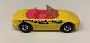 Mazda MX-5 Miata 1990 de colección Hot Wheels coche suelto amarillo rosa Malasia diecast - Imagen 1 de 12