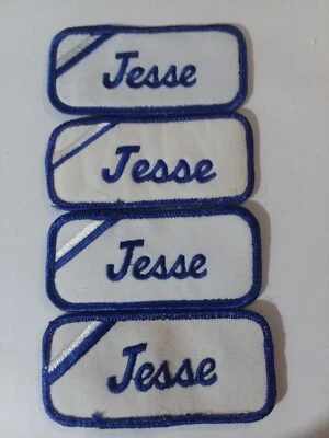 Uniforme de tela "Jesse" (4) etiquetas con nombre bordadas azul sobre blanco. Lote #30 Foto 1 de 3