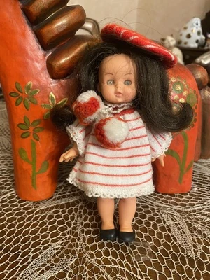 BAMBOLA MINI FURGA LUCIA ABITO ORIGINALE - Immagine 1 di 4