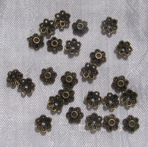 LOT DE 50 COUPELLES FLEURS 6MM INTERCALAIRES BRONZE pour perles 8mm-12mm *J136 - Picture 1 of 3