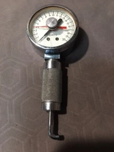 Kent-Moore #J-9661-1,  0-20 ounces 1 1/2"  pull gauge with red resettable marker - Bild 1 von 4