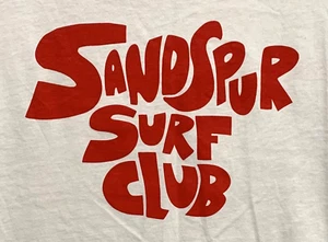 T-Shirt SM "Sandspur Surf Club" Whomporama 2023 T-Shirt - Bild 1 von 4