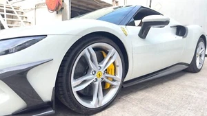 Gonna laterale Dry in fibra di carbonio stile OE adatta per Ferrari 296 GTB GTS - Foto 1 di 14