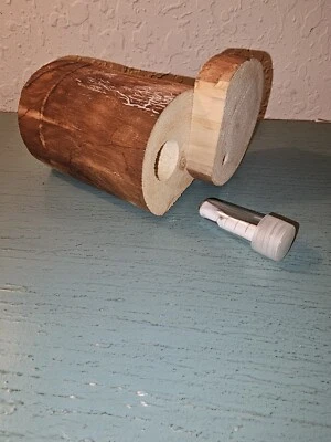 Tronco in legno Geocache 5" con scomparto nascosto - contenitore impermeabile incluso - nuovo - Immagine 1 di 4