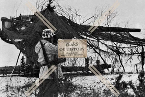 Repro Fotos PAK Flak Geschütz unter Tarnnetz - Bild 1 von 1