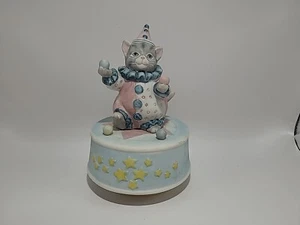 Schmid Kitty Cucumber Juggling Cat Clown Music Box Figurine 5.75 Inches Works! - Picture 1 of 7