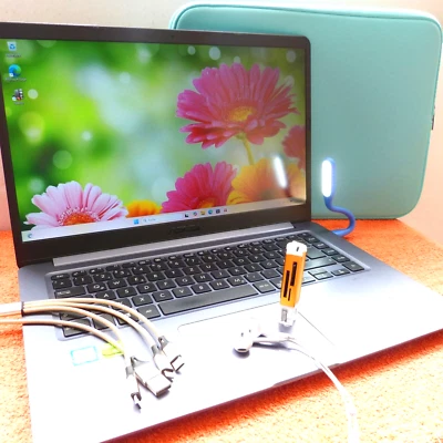 Asus R520 VivoBook PREMIUM 15 Zoll FULLHD l Windows 11 l SSD NEU l 8Gen i5 USBC - Bild 1 von 4