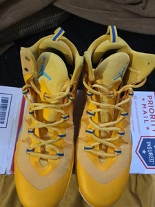 MENS SIZE 13 JORDAN FLYPLATE IN YELLOW COLOR USED WITH OUT BOX WITH SCUFFS - Picture 1 of 9