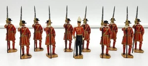 Britains - Vintage Beefeaters mit Offizier Spielzeugsoldaten - 60er Jahre - kostenloser Versand - Bild 1 von 16