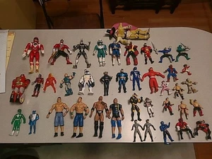 Konvolut 40 gemischte Actionfiguren Batman, Power Rangers, Wrestling und mehr. - Bild 1 von 10