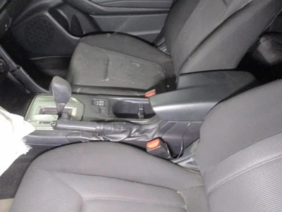Used Front Lower Center Console fits: 2019 Subaru Impreza floor AT CVT vinyl arm Foto 1 de 4