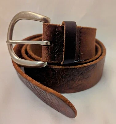 Cinturón boho para mujer de cuero marrón fósil con herramientas florales Foto 1 de 4