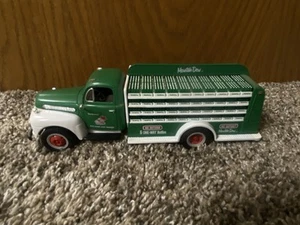 FIRST GEAR - MOUNTAIN DEW SODA - 1951 FORD F-6 BOTTLERS TRUCK - 1/34 DIECAST - Picture 1 of 2