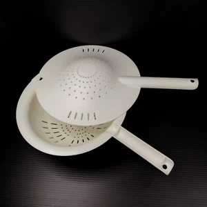 Tupperware White Plastic 2 Piece Colander Strainer with Locking Lid USA Used - Picture 1 of 4