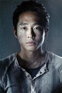 Steven Yeun TWD "Glen" original signiertes Foto 20 x 30 cm - Picture 1 of 1