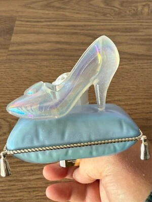 Bath and Body Works Disney Cinderella  Slipper Wallflower Light Up Plug In NWT - Image 1 of 3