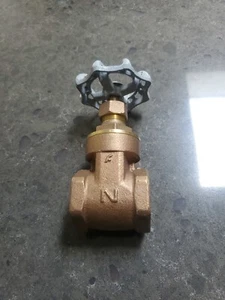 Nibco 1-1/4" Brass Gate Valve - 200 WOG, F x F NPT - Picture 1 of 5