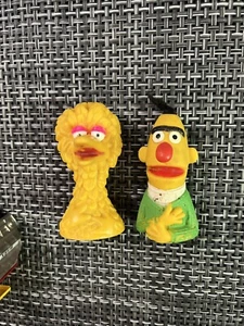 Vintage Sesame Street Muppets Big Bird & Bert Plastic Rubber Finger Puppets - Picture 1 of 7