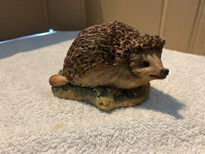 BORDER FINE ARTS "HEDGEHOG" WITH ACORNS ( STYLE ONE ) - Picture 1 of 5