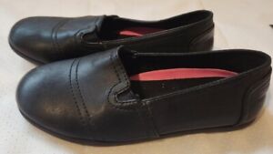 13 Tammy Girls Shoes. Size 5. Color Black.